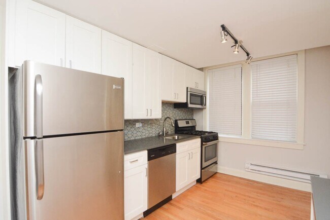 Building Photo - 2328 N Rockwell St