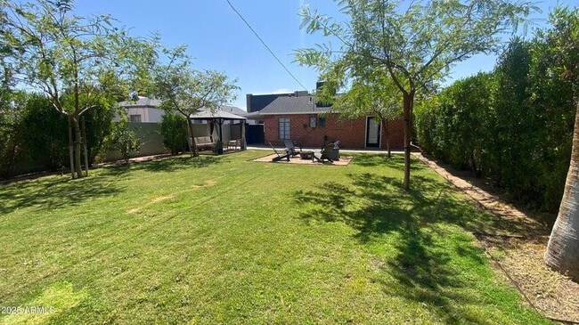 Building Photo - 1136 E Almeria Rd