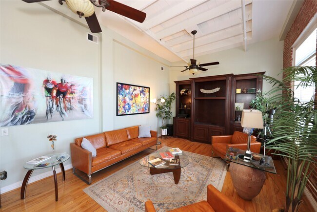 Building Photo - 1927 Harborside Dr