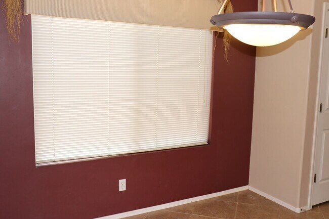 Building Photo - 4943 W Rosebay Dr