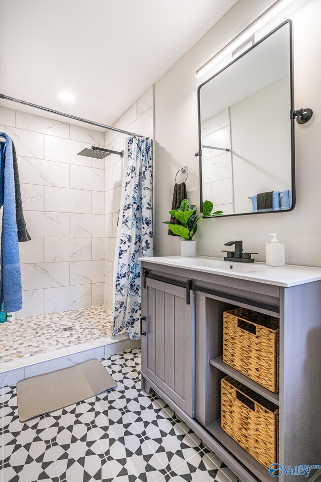 Building Photo - 103 Noble Dr SE