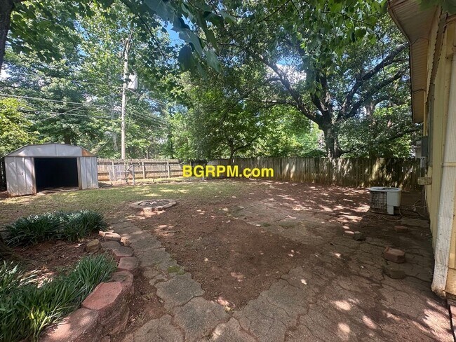 Building Photo - 3 Bd, 1 1/2 BA, home in Jacksonville