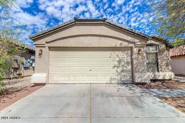 Primary Photo - SPACIOUS SWEET HOME