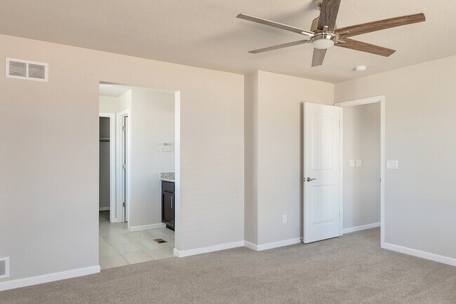 Building Photo - Stunning 4 beds 3 baths in Parker!