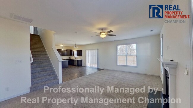 Building Photo - Spacious Home with Fenced Back Yard Convenient to Camp Lejeune