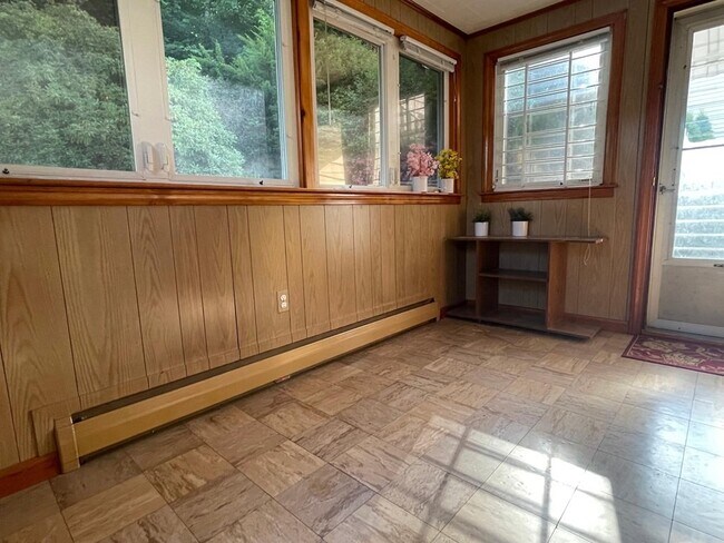 Building Photo - 84 Langley Rd