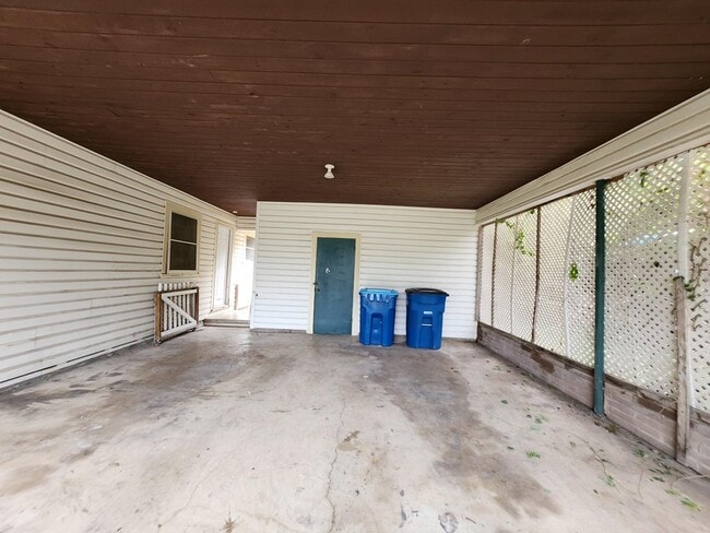 Building Photo - 913 Prescott St