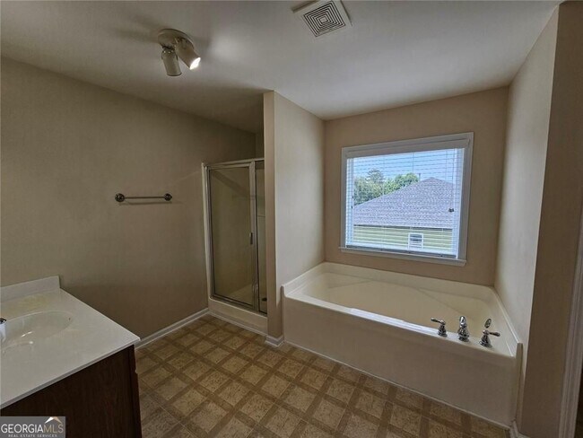 Building Photo - 3755 Long Lake Dr