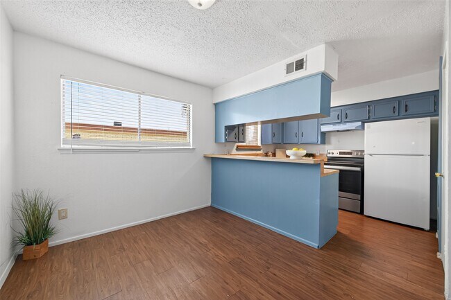 Building Photo - 7714 Renwick Dr