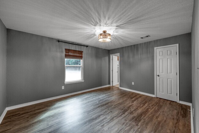 Building Photo - 11509 FM Rd 2432
