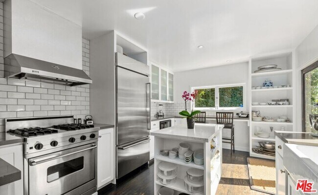 Building Photo - 2530 Hutton Dr