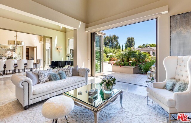 Building Photo - 1209 Via Aracena