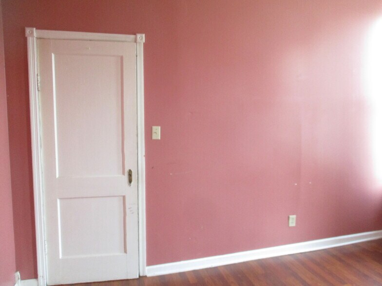 Building Photo - 43 E Main St