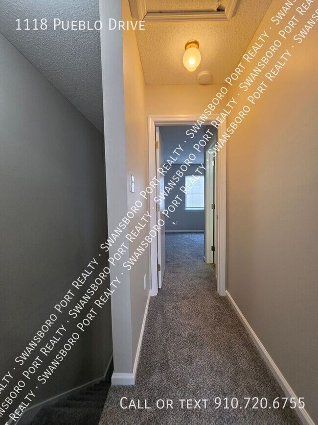 Building Photo - 1118 Pueblo Dr
