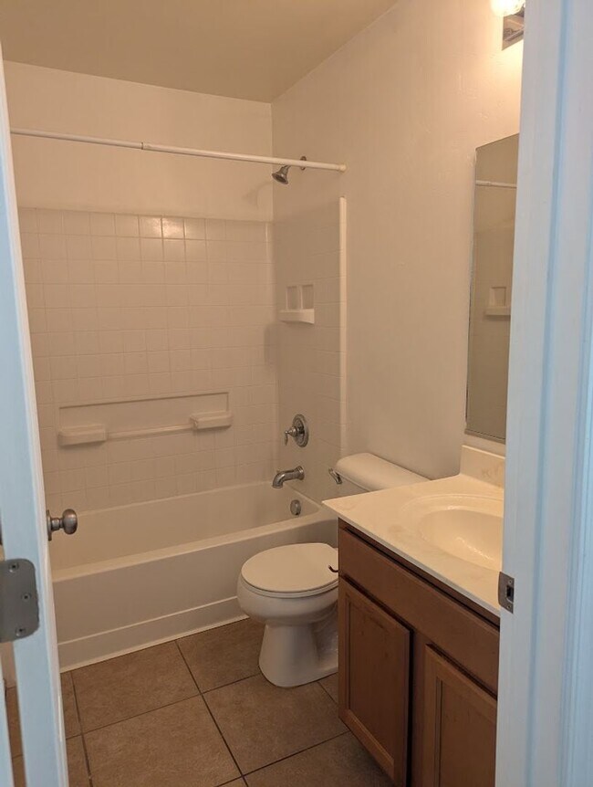 Building Photo - Great Northwest Home with Solar!