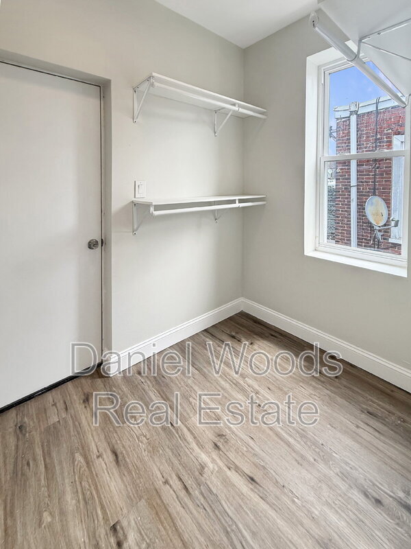 Building Photo - 4813 Chestnut St
