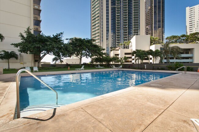 Building Photo - Kukui Plaza #D1905 - Downtown Convenience ...