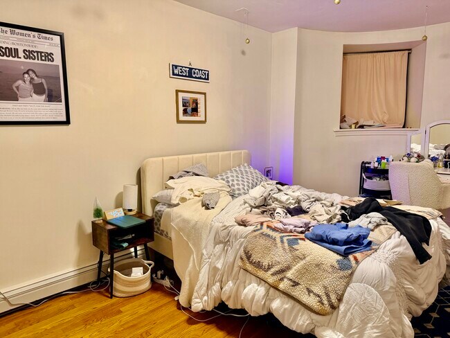 Building Photo - 1122 Commonwealth Ave