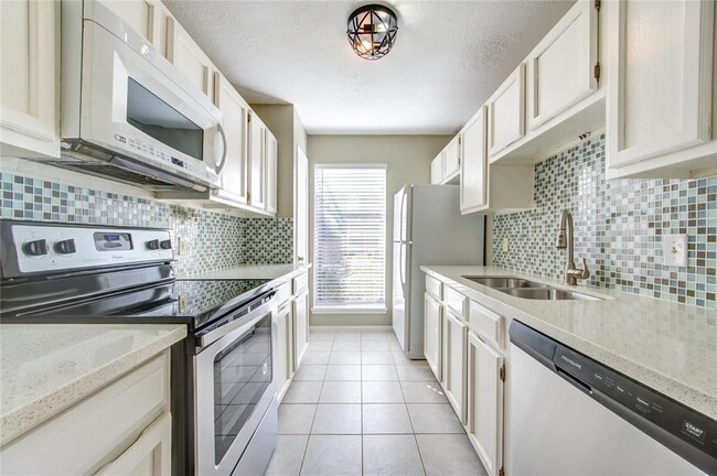 Building Photo - 2379 Briarwest Blvd