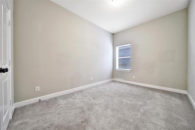 Building Photo - 32193 Park Plains Dr