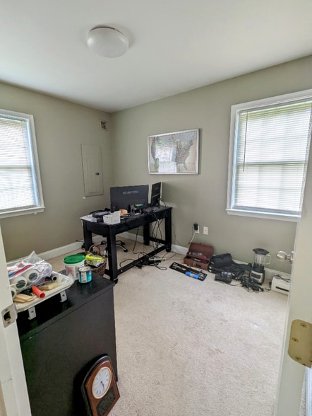 Building Photo - 144 Cabbel Dr