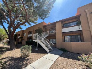 Building Photo - 2 Bed, 2 Bath condo, ground floor unit