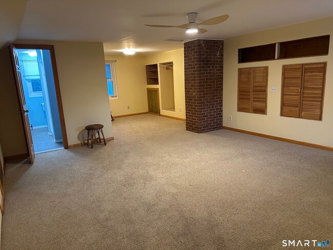 Building Photo - 989 N Farms Rd