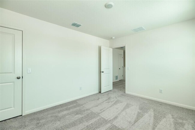 Building Photo - 1004 Sika Cv