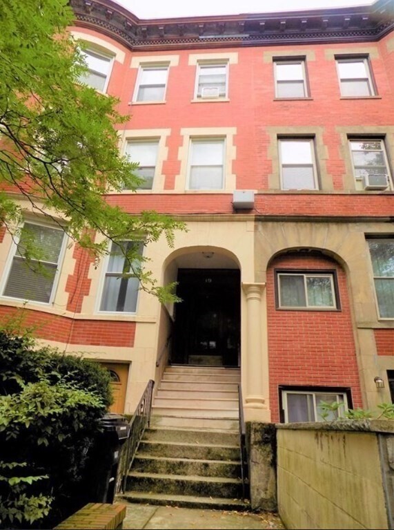 Building Photo - 19 University Rd