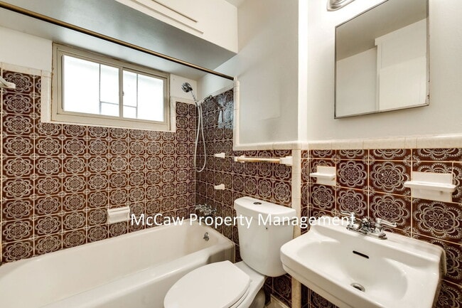 Building Photo - 2149 Utica Dr