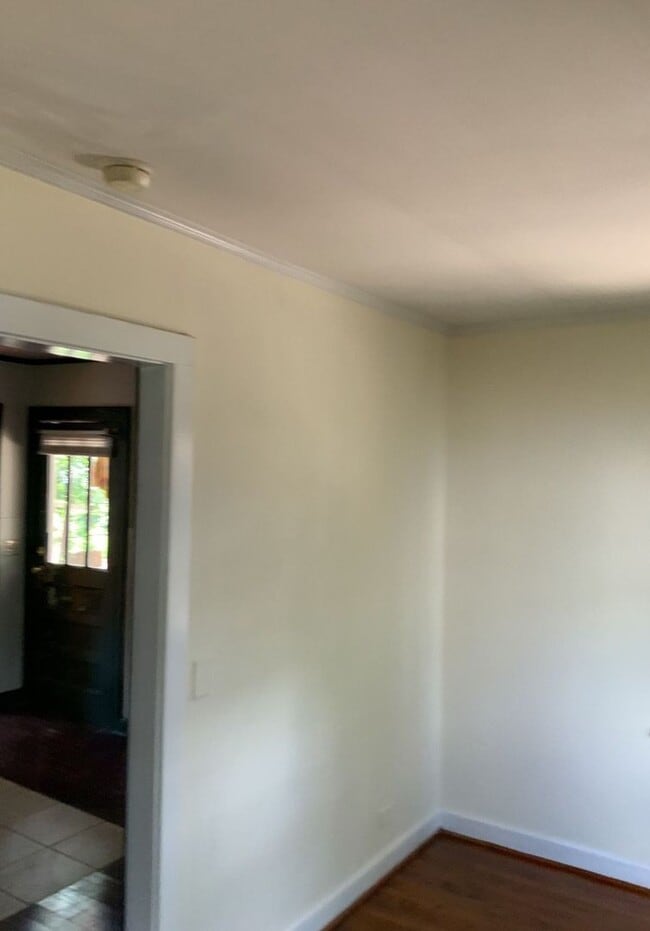 Building Photo - 204 Thames St