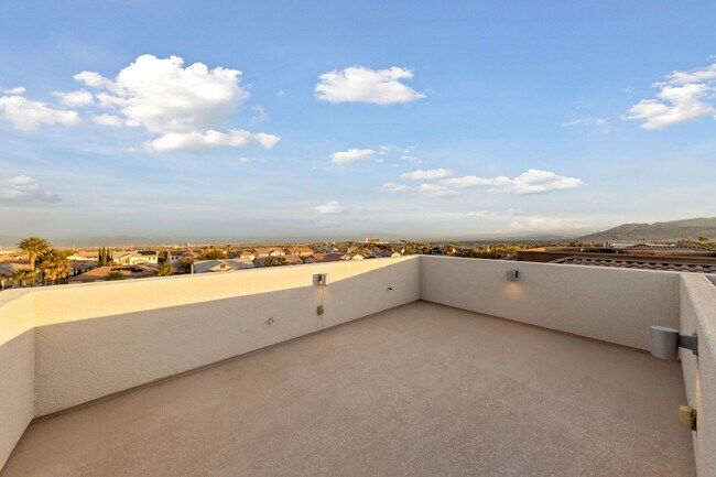 Building Photo - Luxury Dream Home with Unmatched Views and Resort-Style Amenities