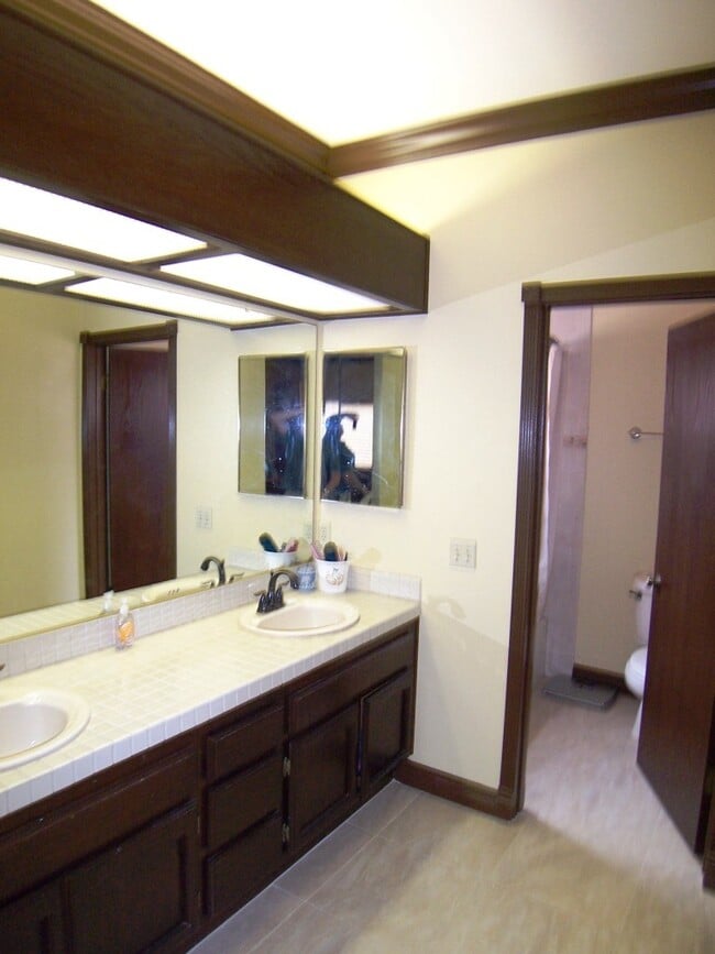 Building Photo - Terrific 1Br/1.5Ba Condo in Gated Masters Hill W/ Golf Course Views