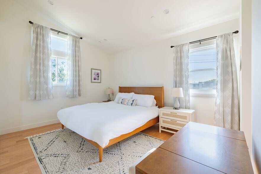 Building Photo - 6726 Wandermere Rd