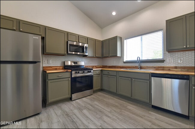 Building Photo - 672 Sequeiros Ct