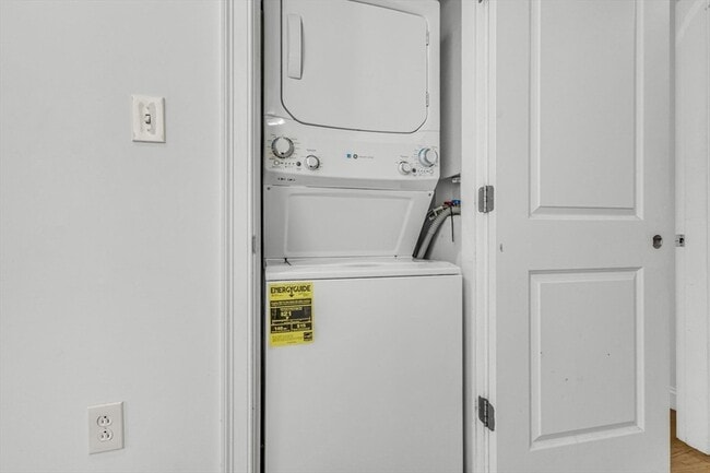 Building Photo - 48 Dudley St