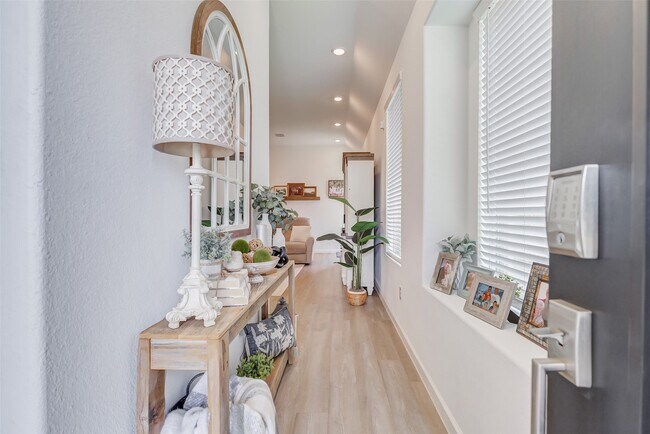 Building Photo - 4919 Shimmer Side Dr
