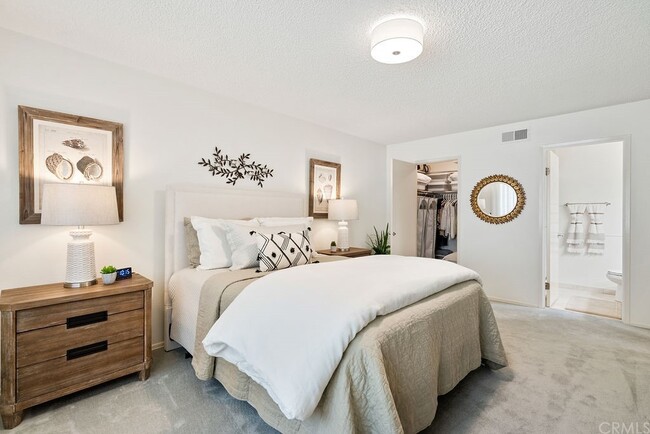 Building Photo - 2650 Altamira Dr