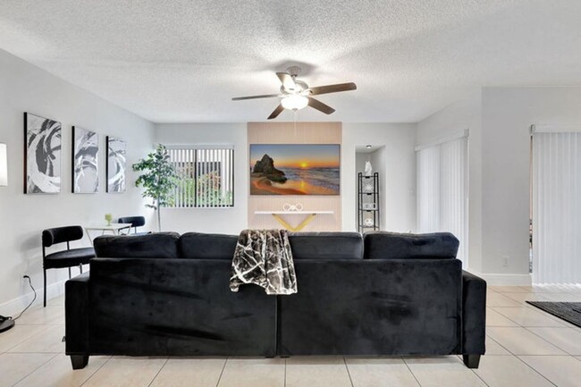 Building Photo - 12641 Westhampton Cir