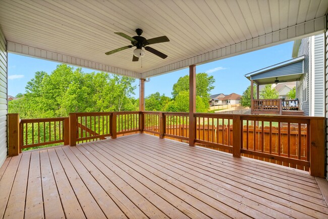 Building Photo - Pet Friendly Three Bedroom with Bonus!