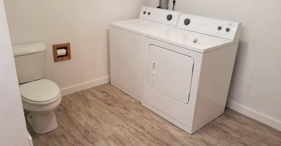 laundry room - 2324 Crescent Dr