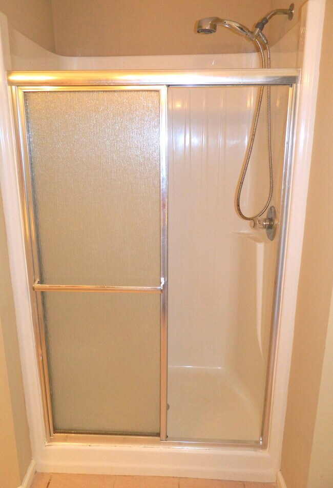 Building Photo - 1087 Waltons Pass