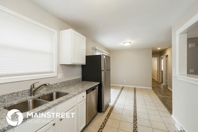 Building Photo - 6302 E 140th Terrace