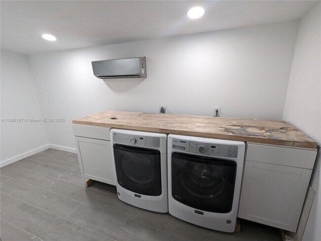 Building Photo - 11481 SW 145th Ave