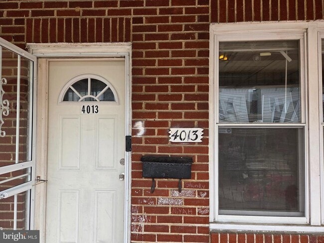 Building Photo - 4013 Creston St