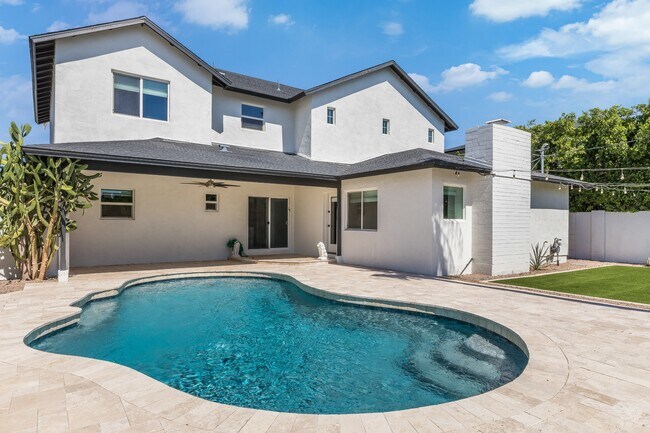 Building Photo - 4427 E Turney Ave