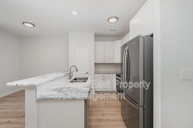 Building Photo - 605 Queens Rd