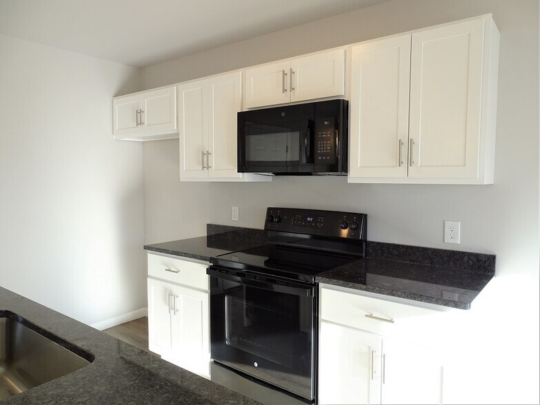 Building Photo - 19 Cobblestone Ct