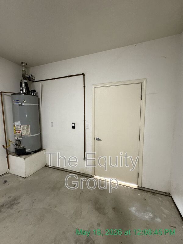Building Photo - 1323 S Crowe St