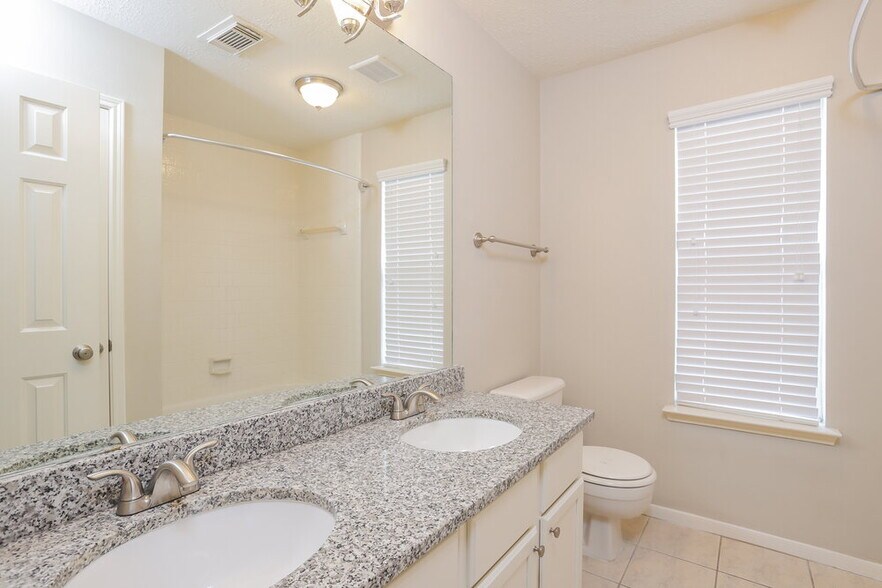 Building Photo - 15303 Goodman St